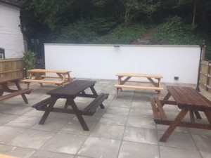 The Chequers pub old Amersham patio with Victorian cast lamp posts